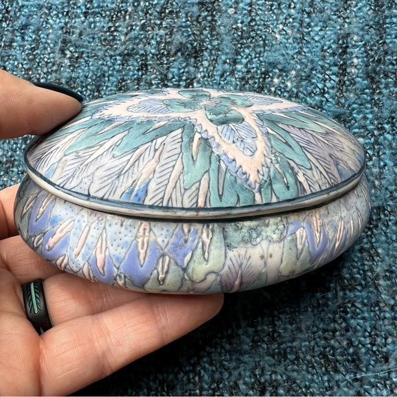 Vintage Heygill & HFP Macau Hand Painted China Ceramic Trinket Box with Lid - Picture 3 of 10